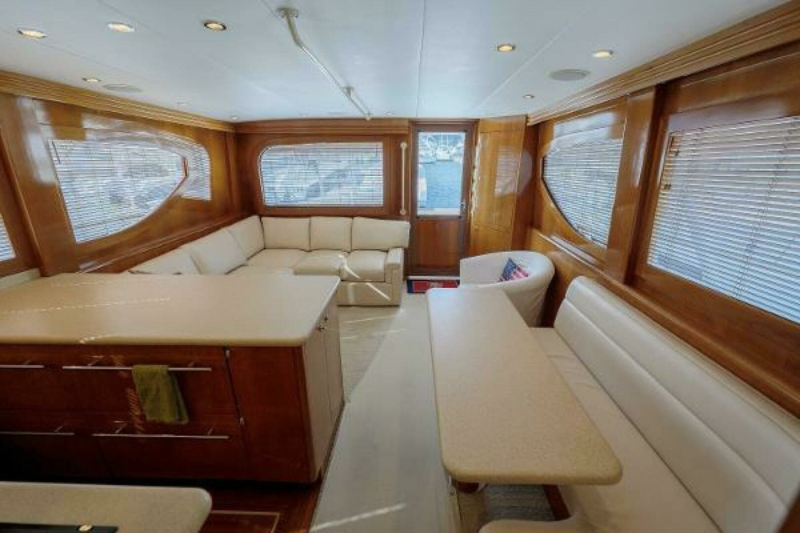 Hatteras 50 Tide Up II - Dinette