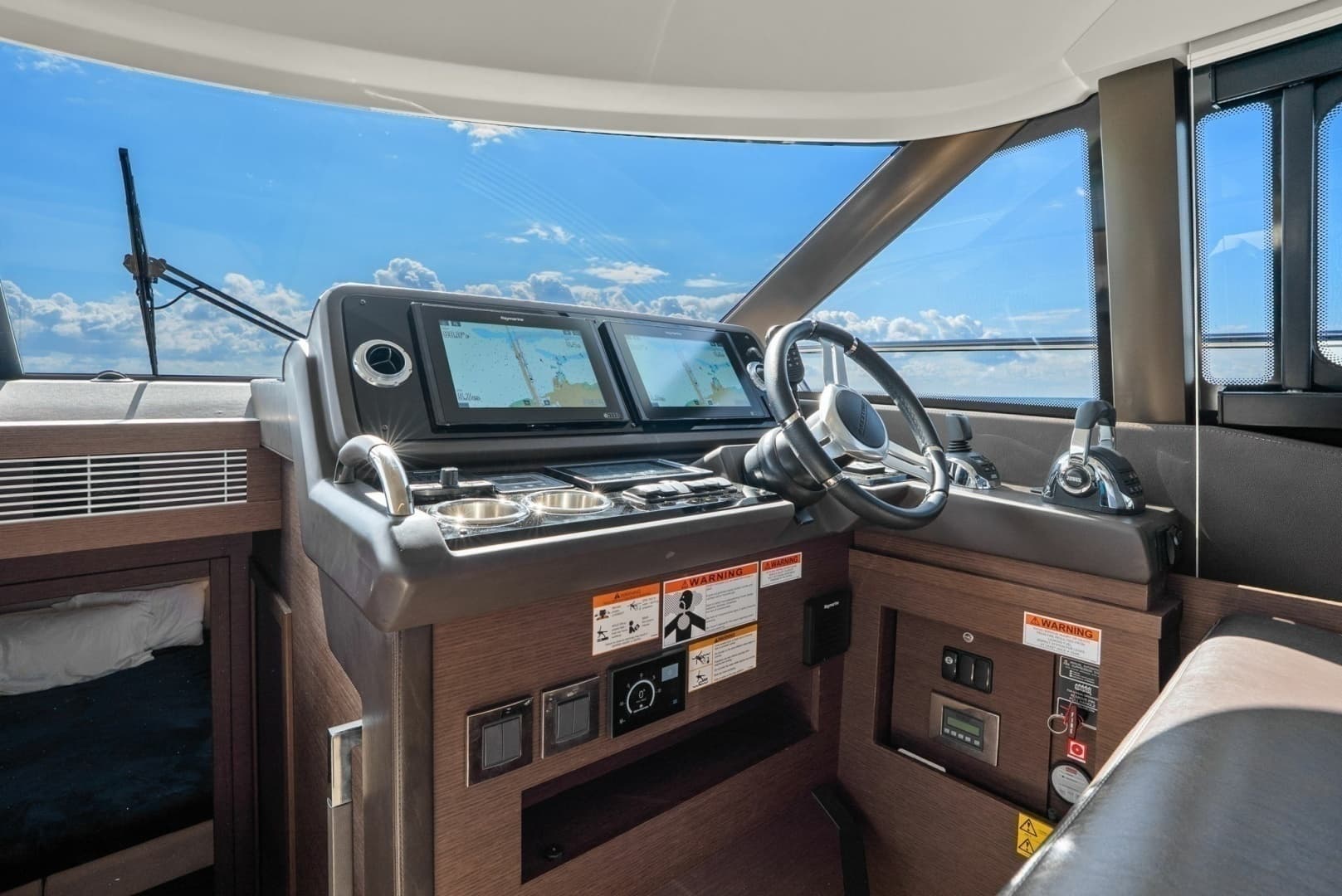 2020 Prestige 460 Flybridge