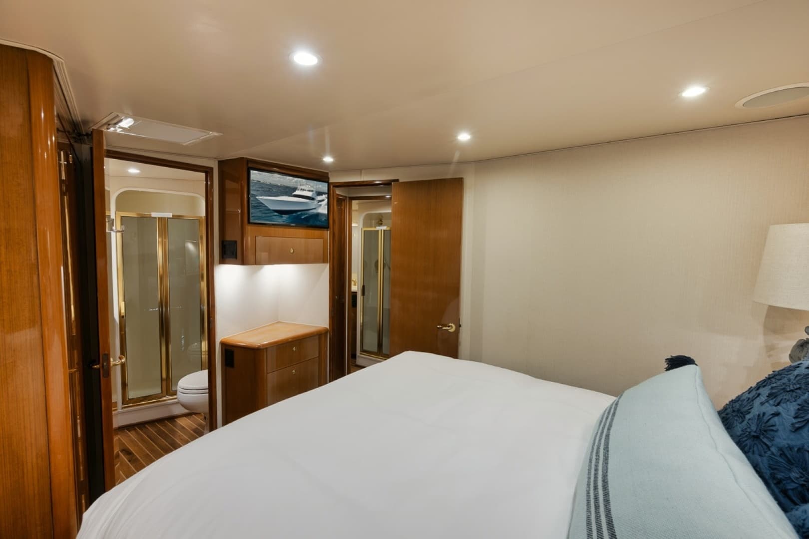 Viking 52 - THE HURRICANE - Master Stateroom