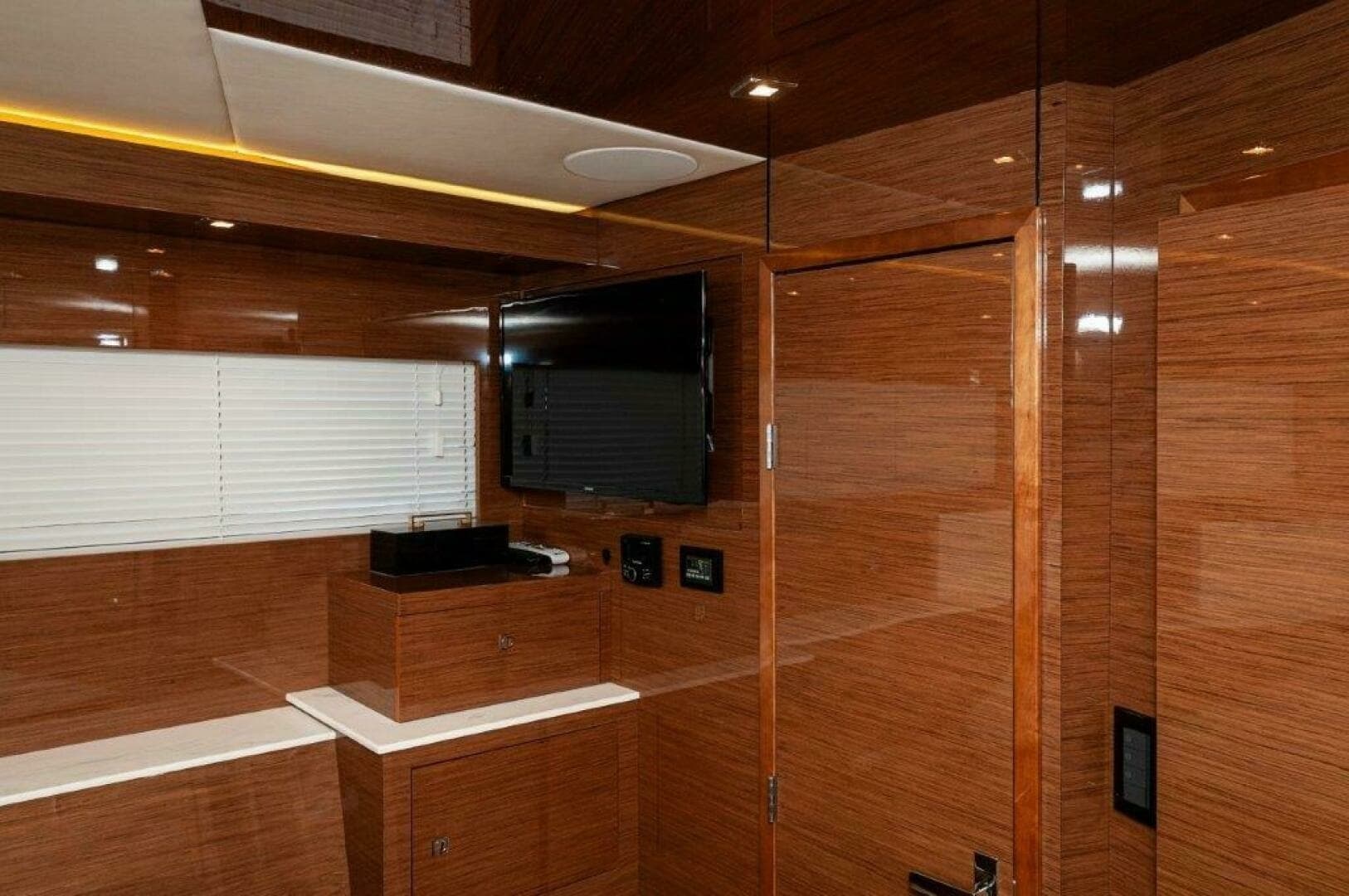 2020 Cruisers Yachts- HARPER BELL- VIP SR 3