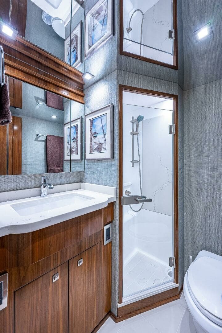 Viking 75 MIRAGE - Guest Head