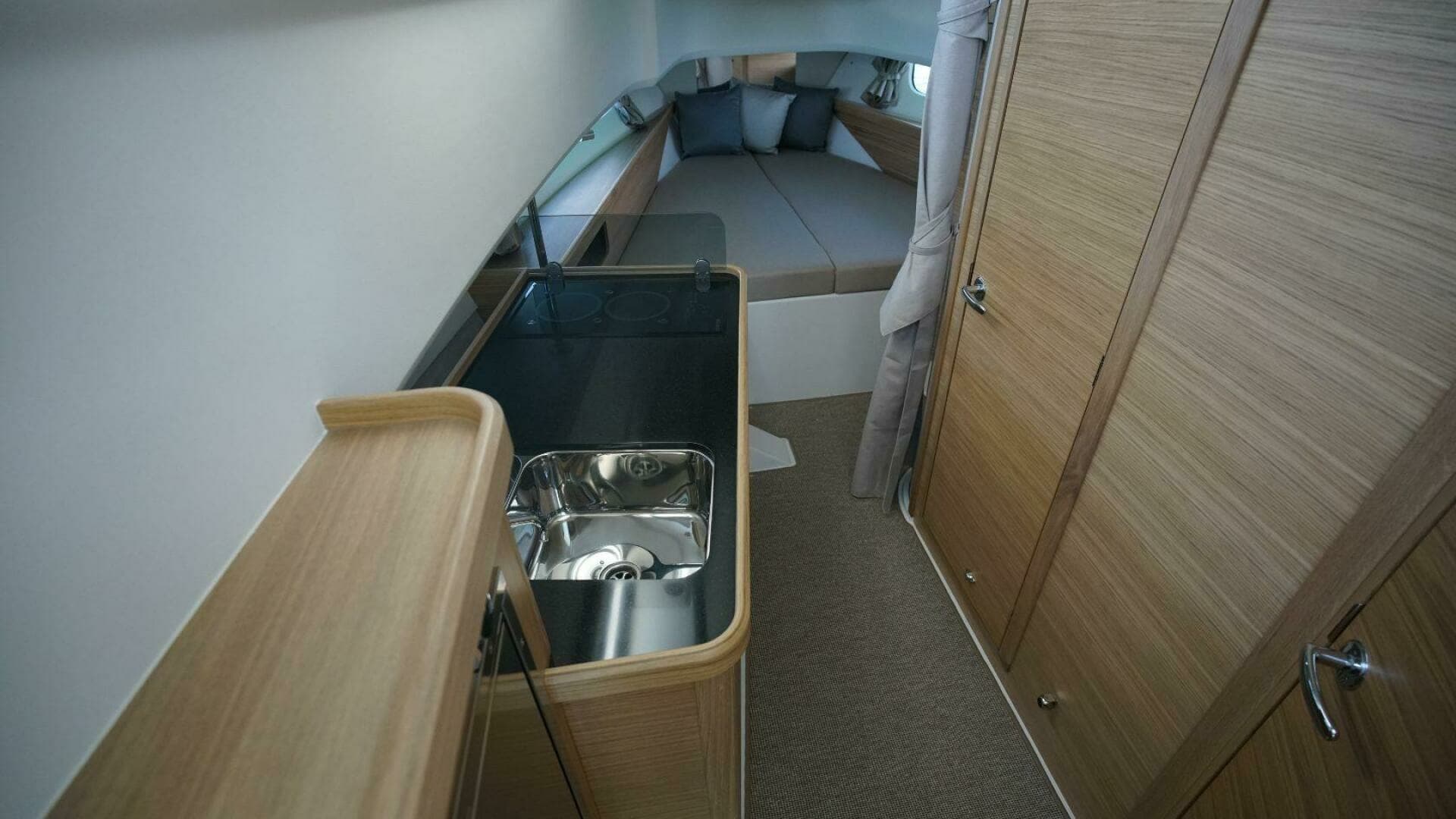 Nimbus Commuter 11 - Galley and forward berth
