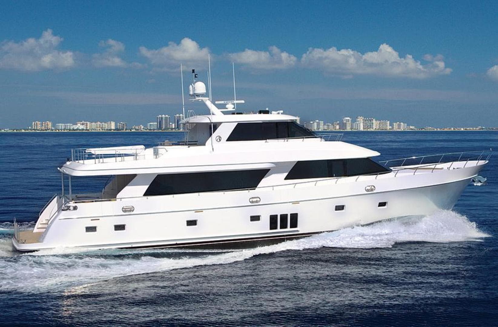 90 Ocean Alexander Skylounge