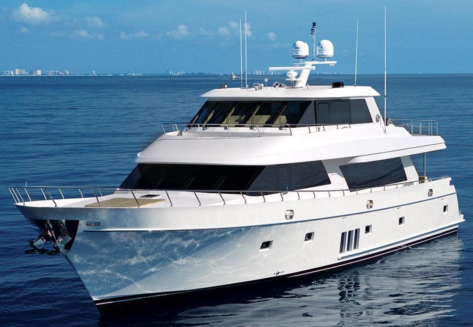 90 Ocean Alexander Skylounge