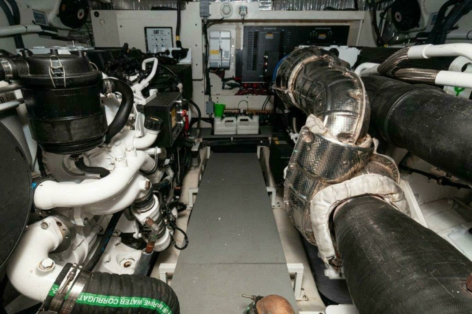 2018 Sea Ray L550 Flybridge-Engine Room