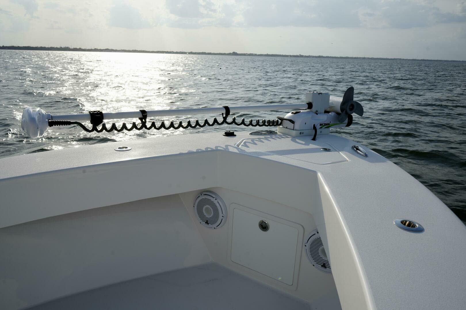 Reef Runner 23 - Bow with Trolling Motor