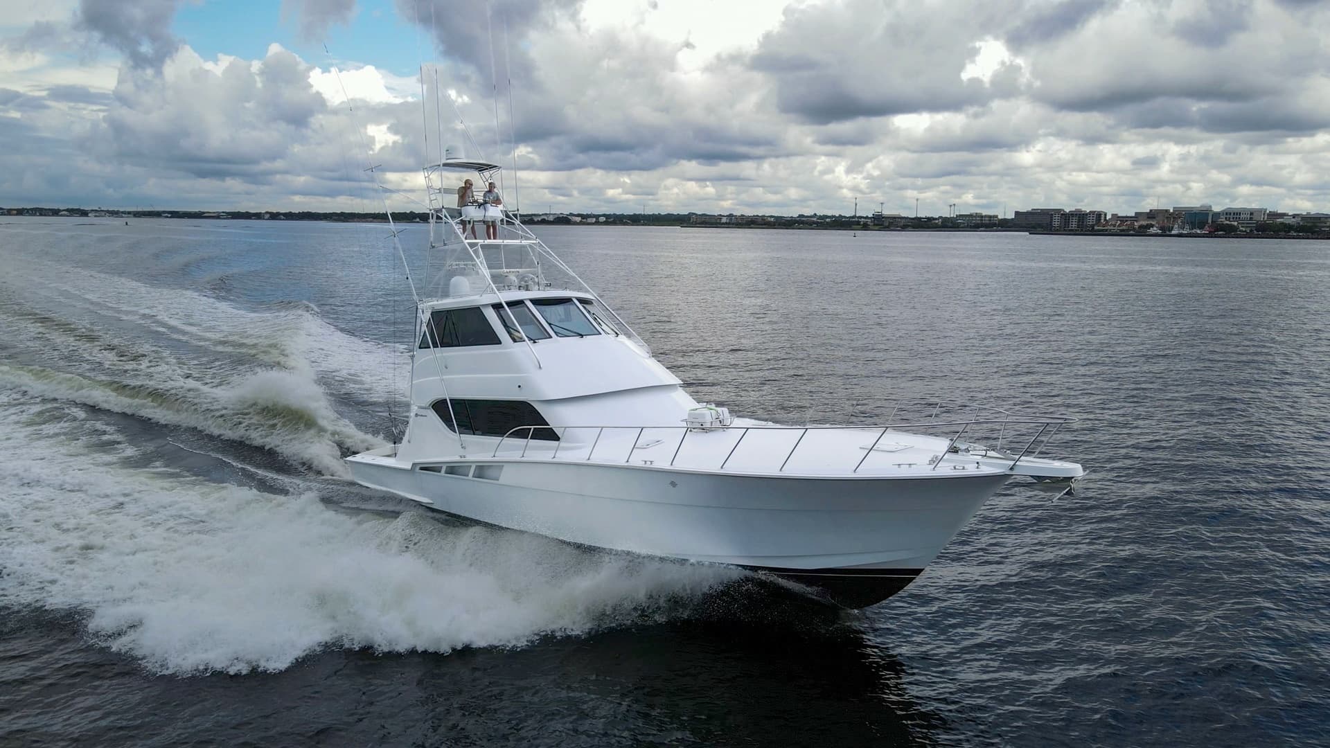 1999 Hatteras 60 Enclosed Bridge Better Days Exteriors (9)