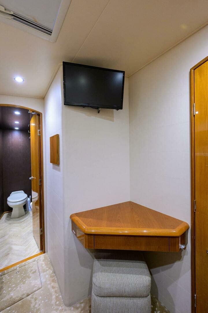 Guest Cabin Head