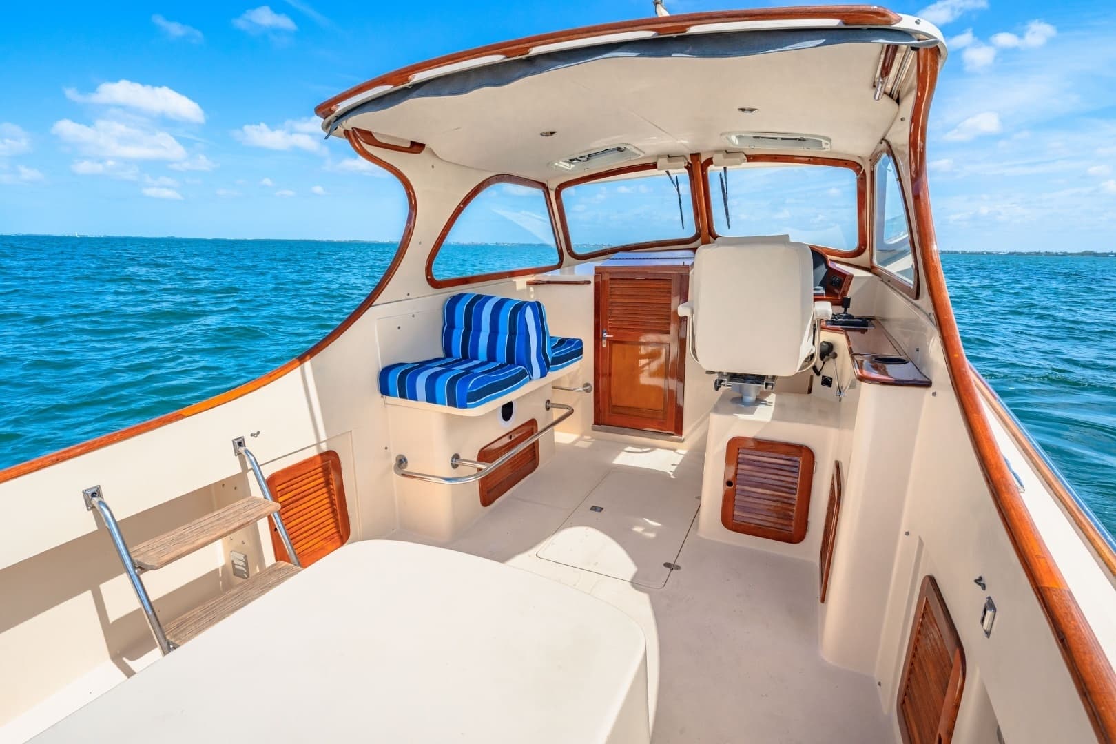 1998 36 Hinckley Picnic Boat Cockpit