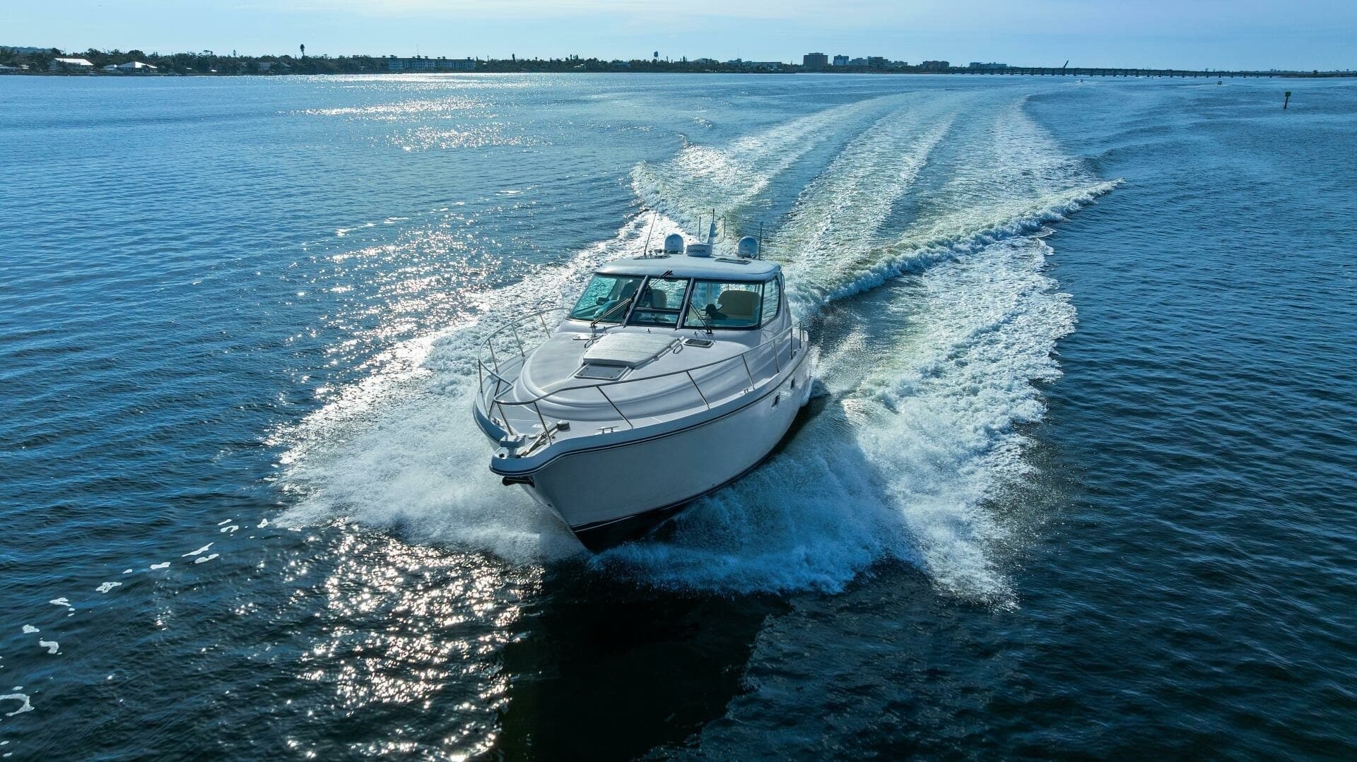 007 Tiara Yachts 4300 Sovran - Profile