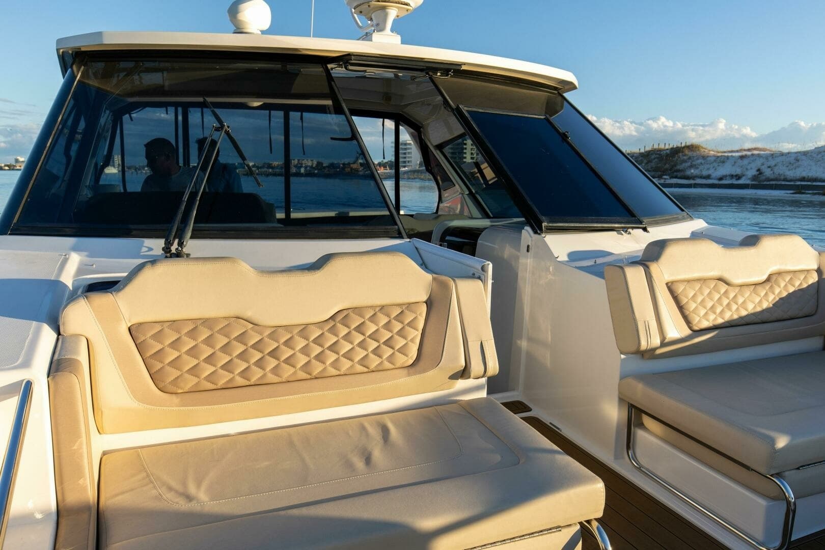 2018 36 Aquila 36 Power Cat Katz Azz Bow Seating