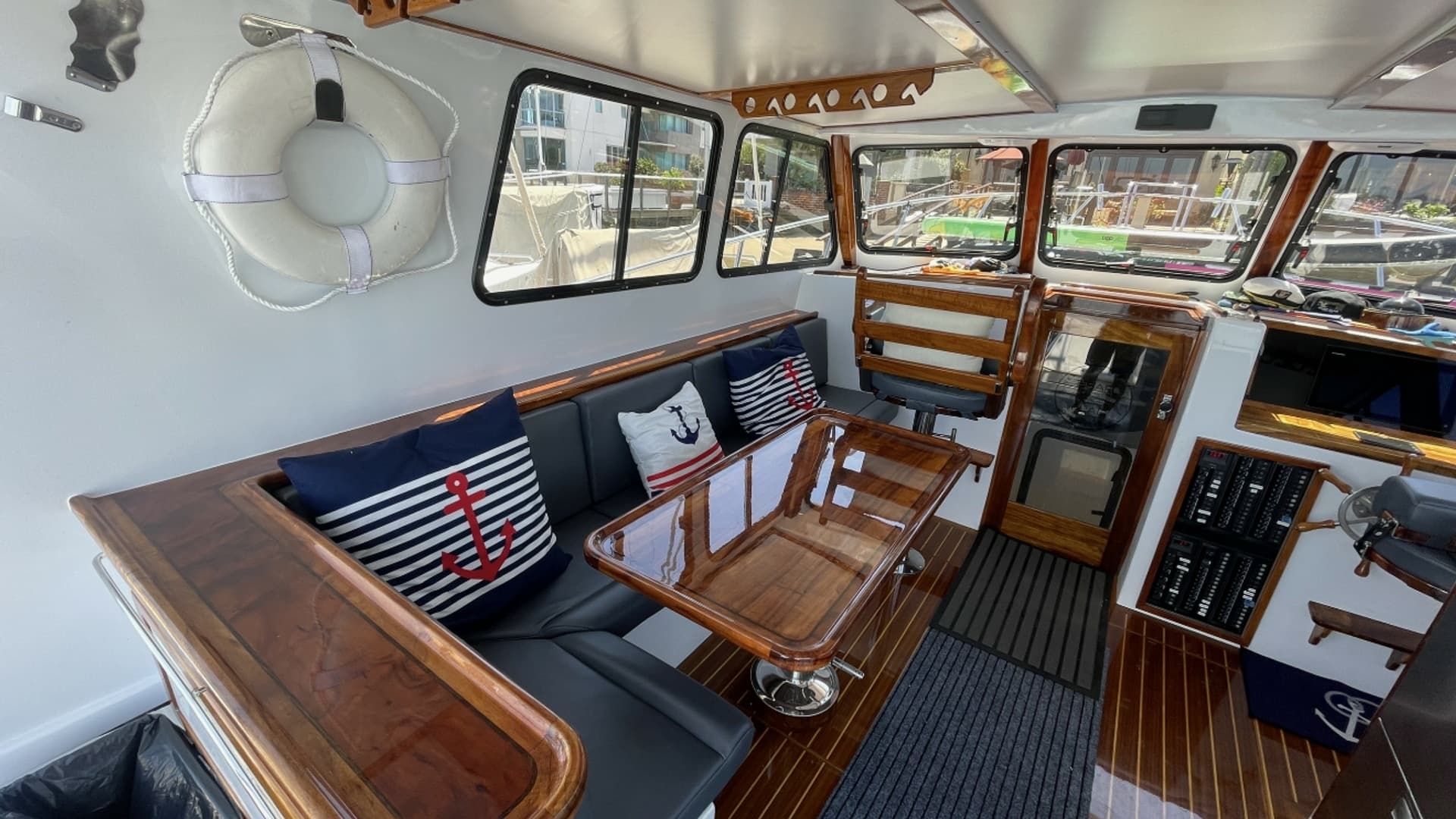 2019 Donelle 35 Flybridge Sportfish "BEAR FLAG 3.0" - Flybridge Salon with Seating Area