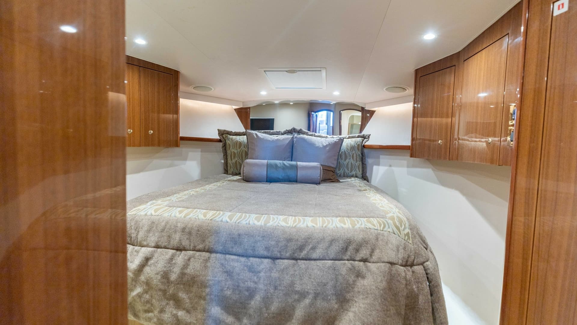 Luxurious Forward Stateroom