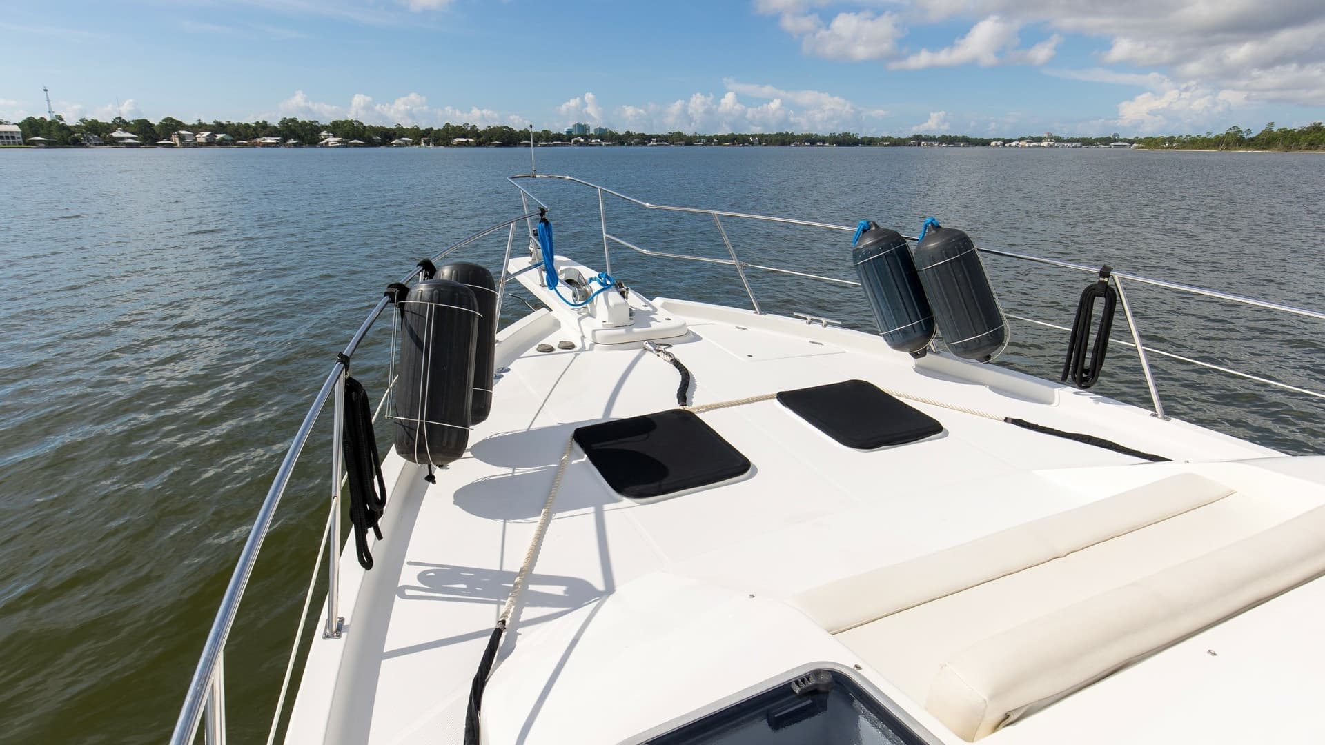 2007 Meridian 490 SE Pilothouse Trust Forward Deck