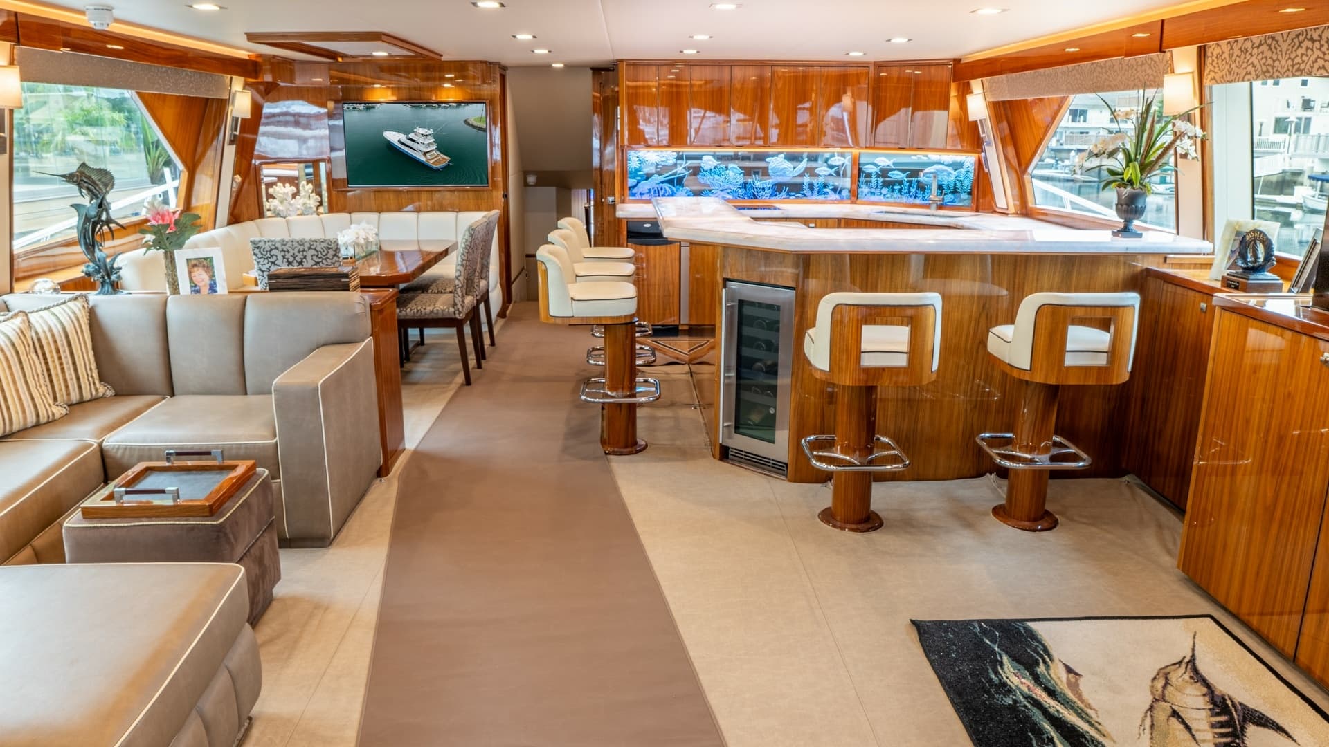 Luxurious Salon with Bar and Seating