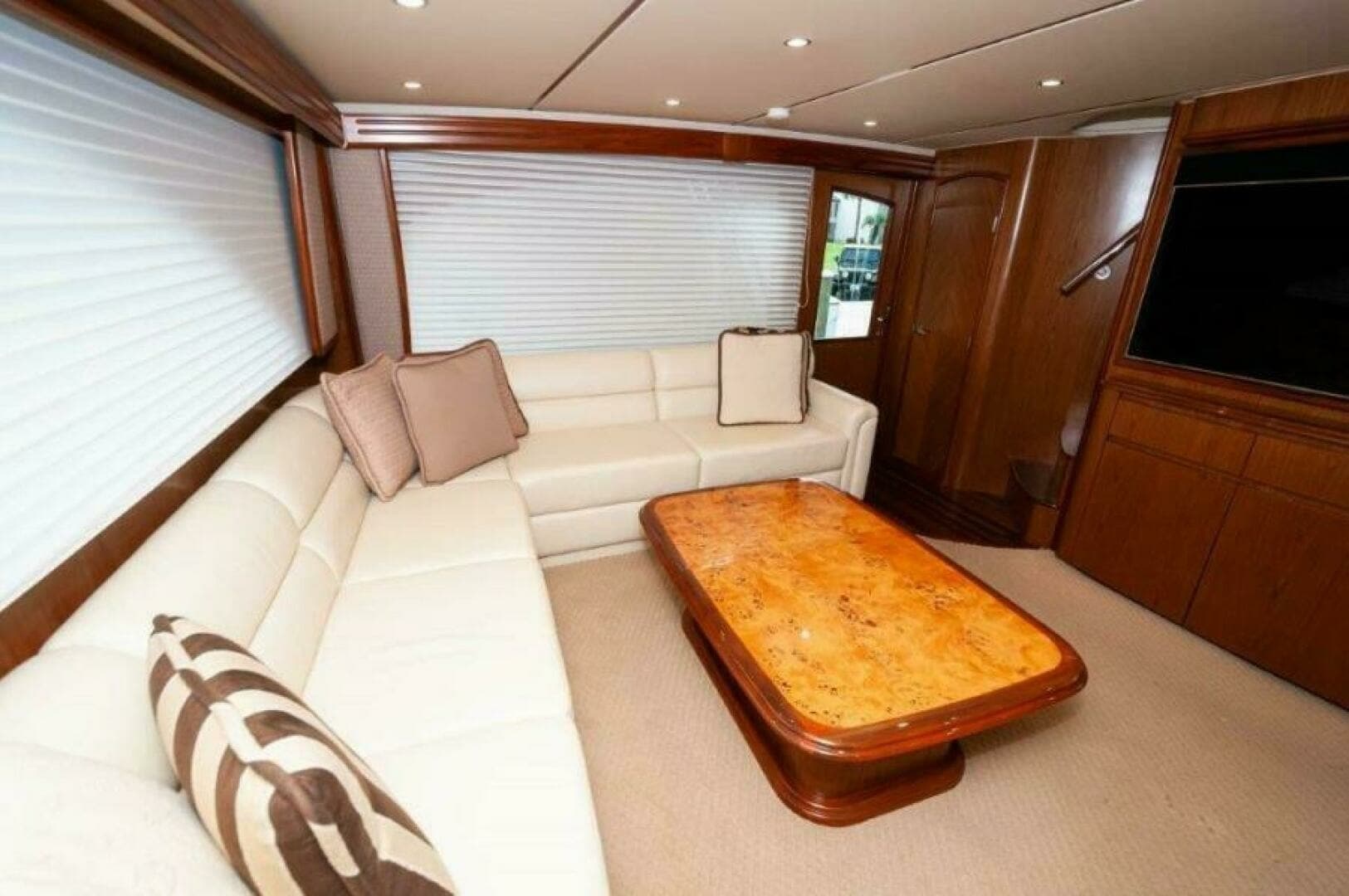 2012 76 Viking Sky Bridge Barefoot Drive Salon (5)