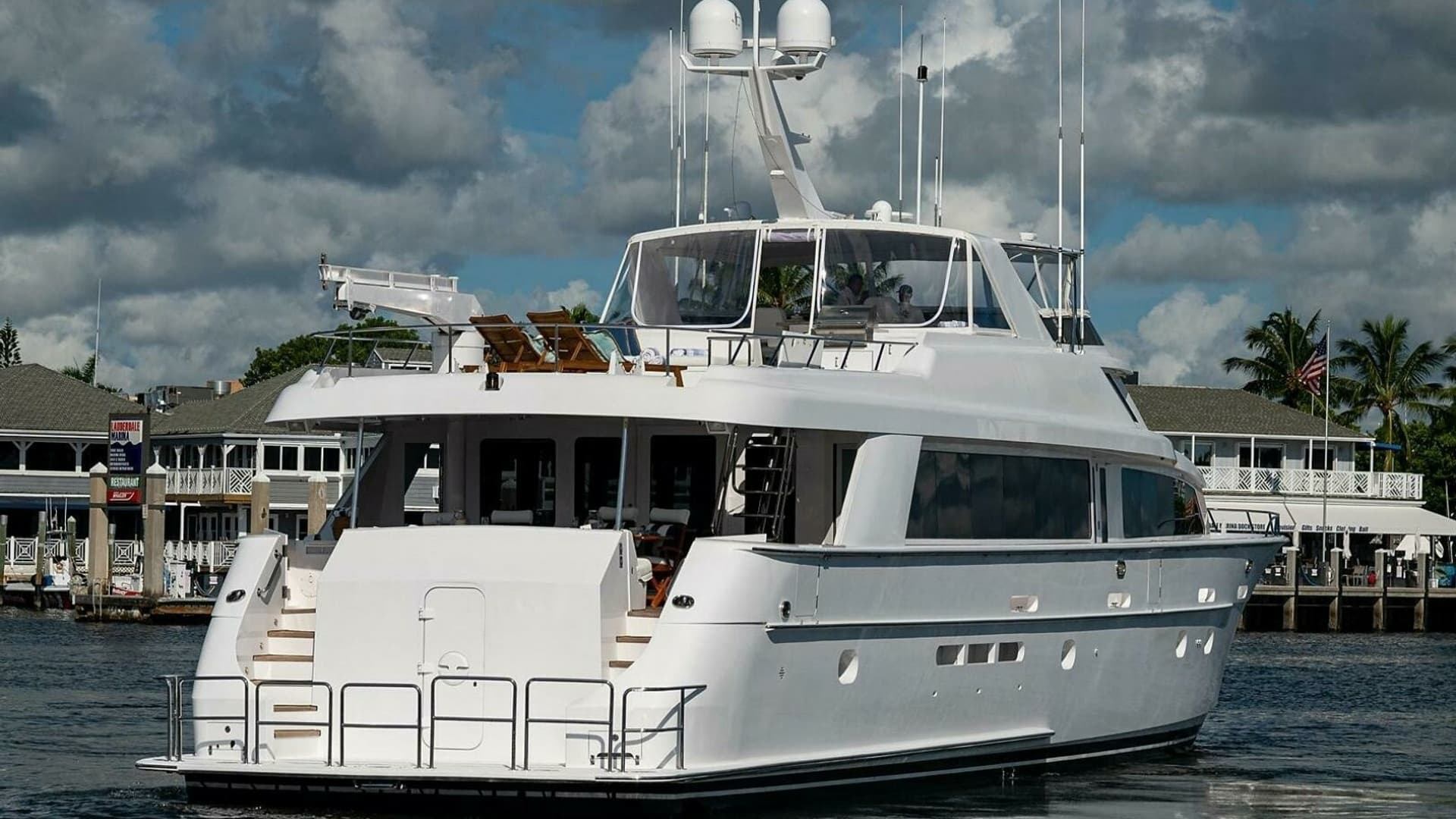 Aft View with Upper Deck Seating