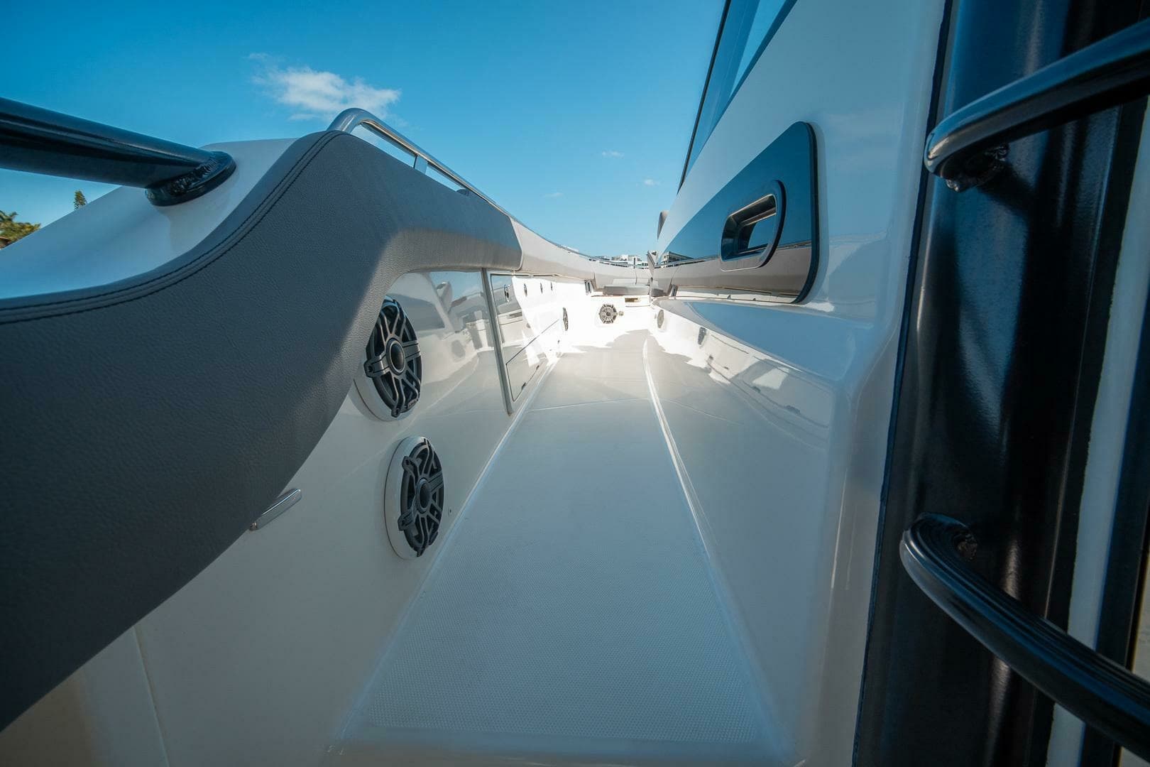 2023 Boston Whaler 420 Outrage