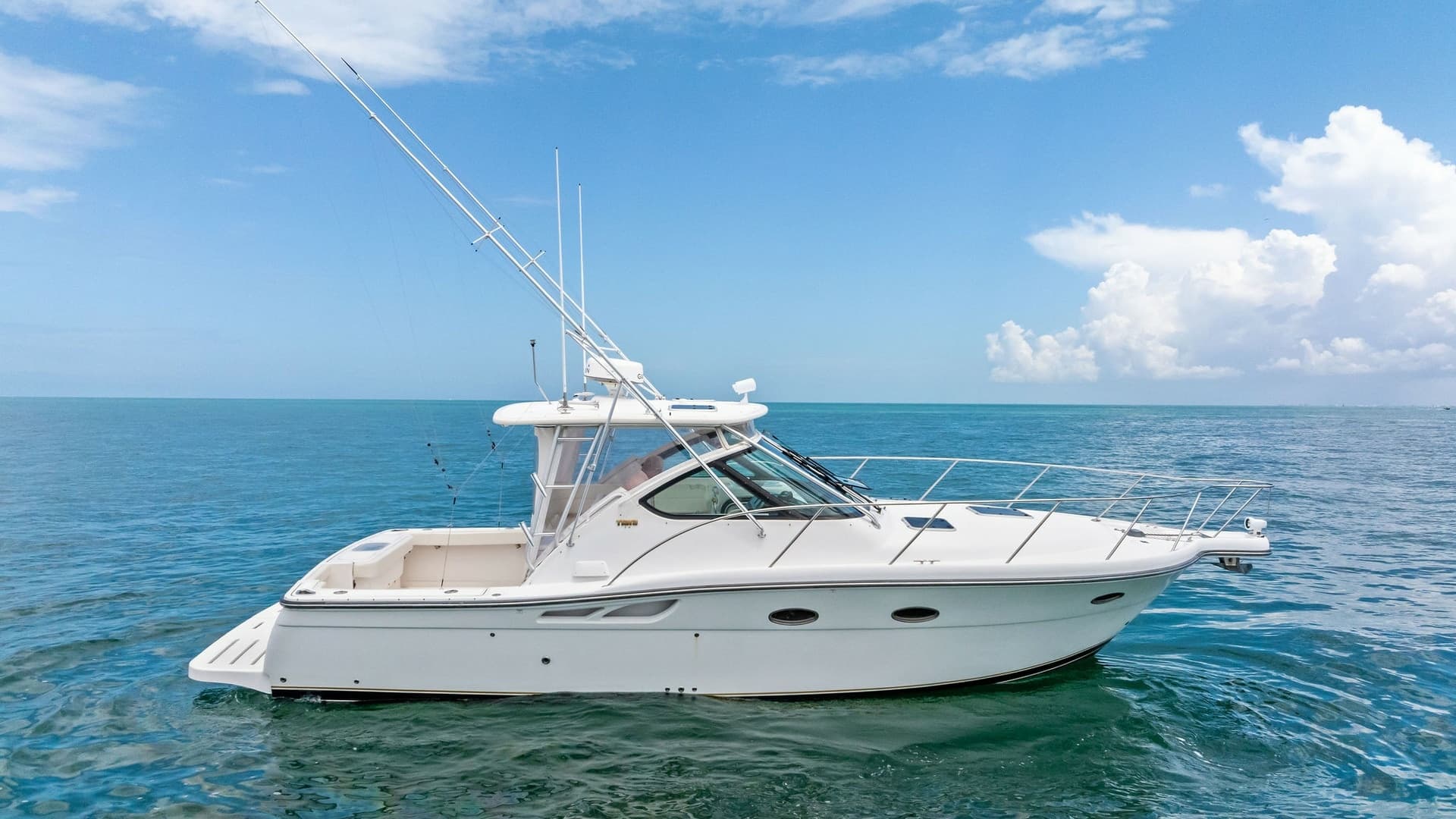 Side Profile of Tiara 32 Open