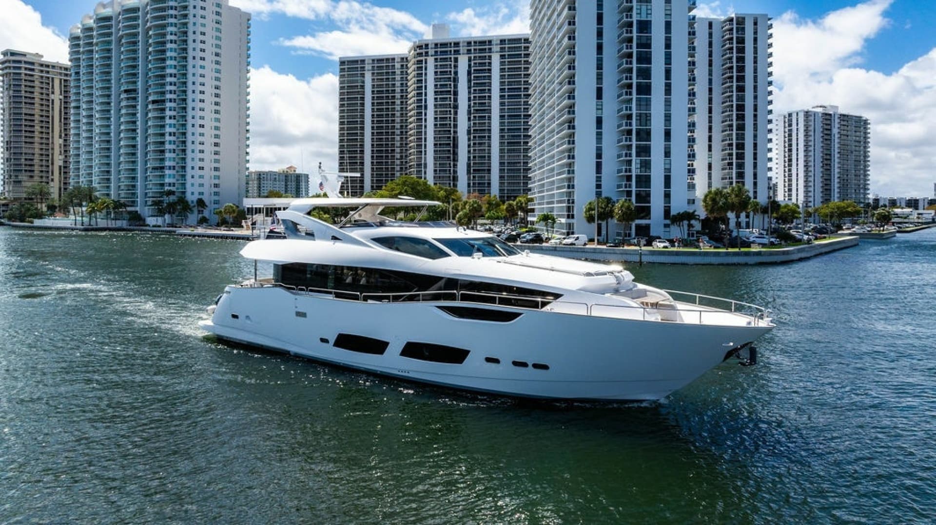 2019 Sunseeker 95 Motor Yacht