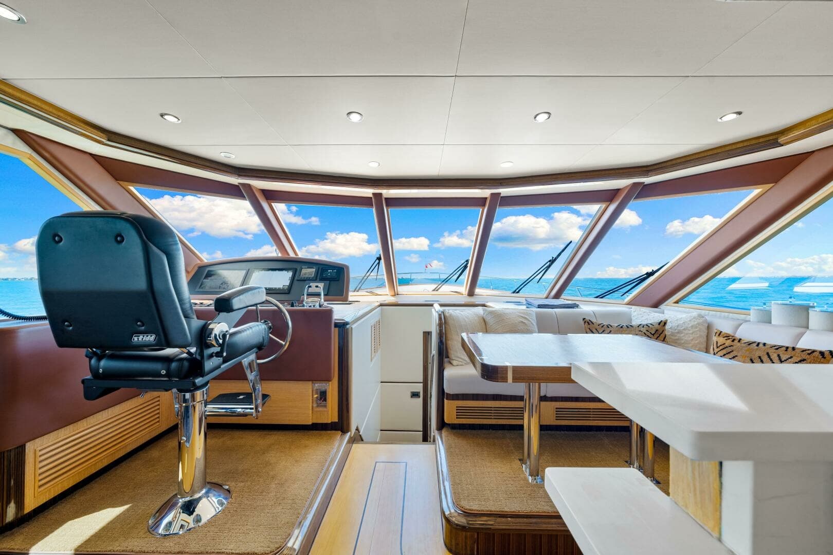 2010 83 Ocean Alexander Motor Yacht 'Relentless'