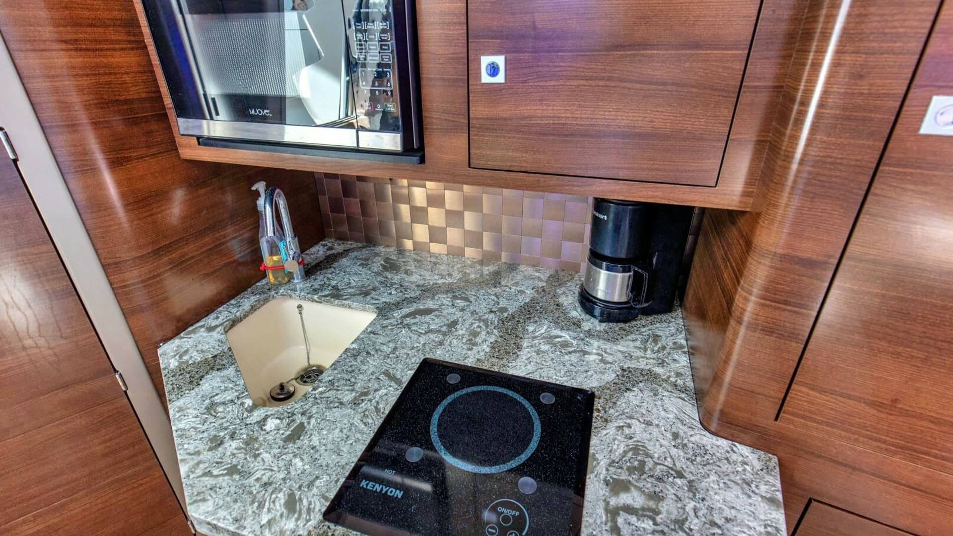 2019 Boston Whaler 345 Conquest Galley