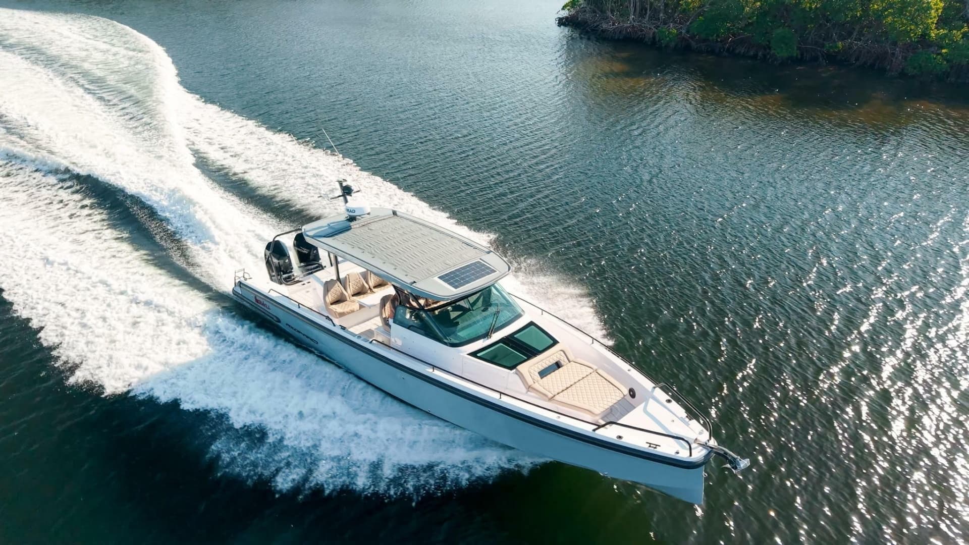 Axopar 37 - Exterior Profile