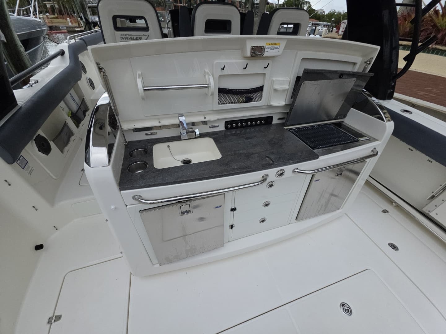 2021 Boston Whaler 420 Outrage BFT-Profile