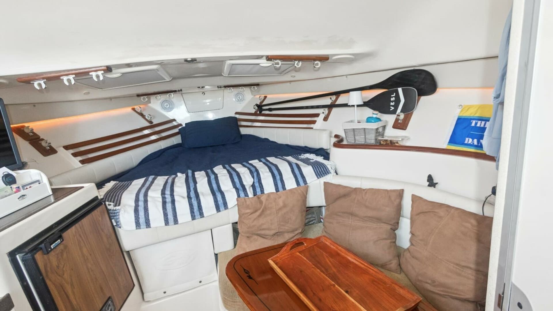 2006 Grady-White 330 Express - "POLE POSITION": Cozy Forward Cabin with Dinette