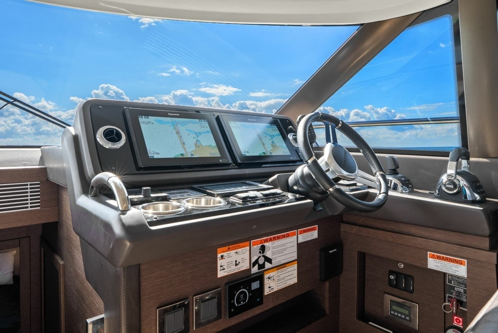 2020 Prestige 460 Flybridge