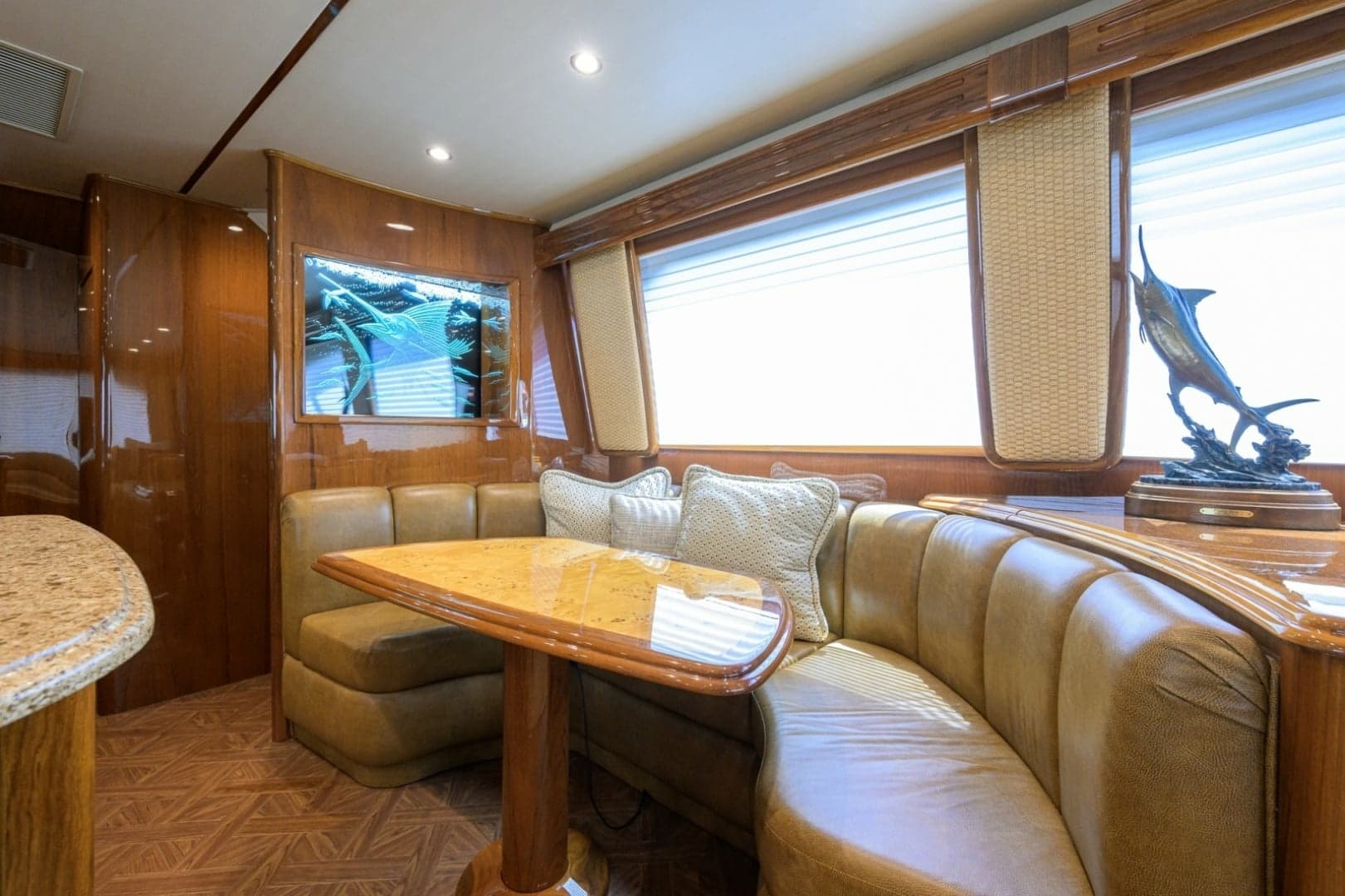 Viking 70 DESPERADO - Dinette