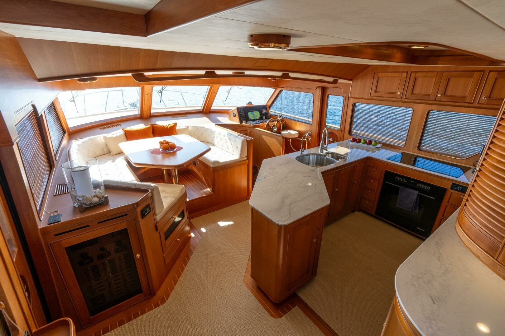 Marlow 72 GRIFFIN - Dining