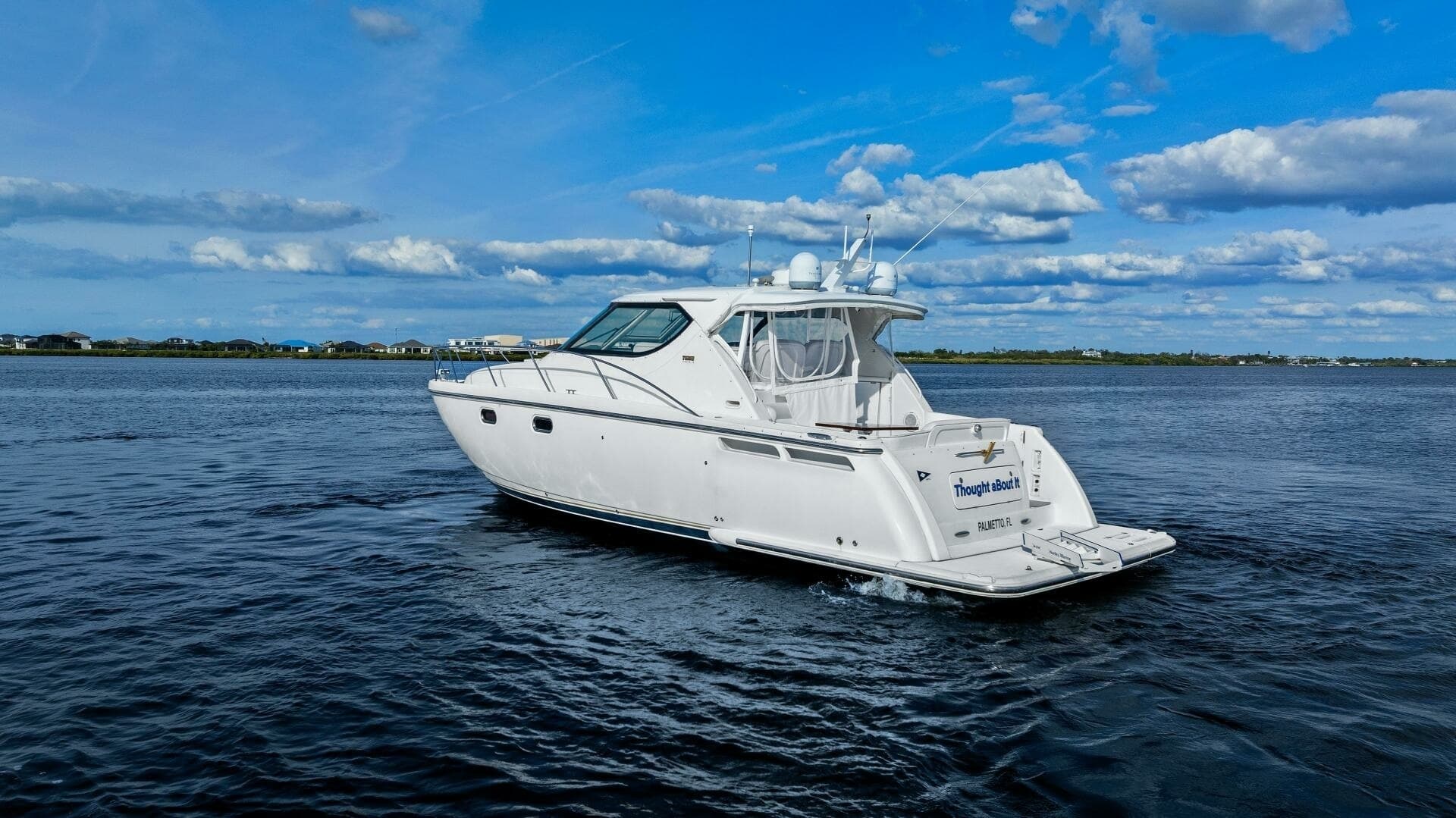 007 Tiara Yachts 4300 Sovran - Profile