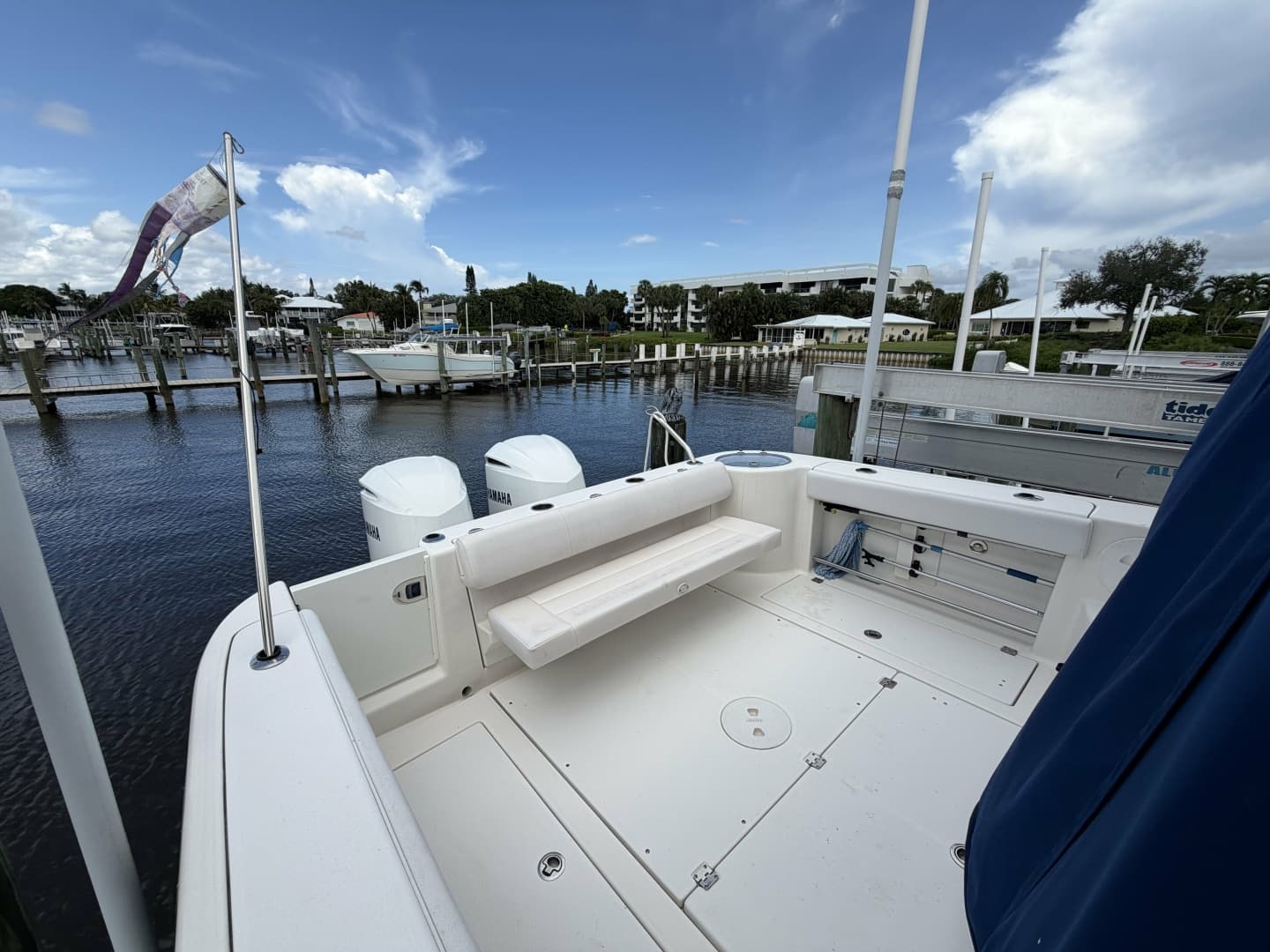 2016 Robalo R305