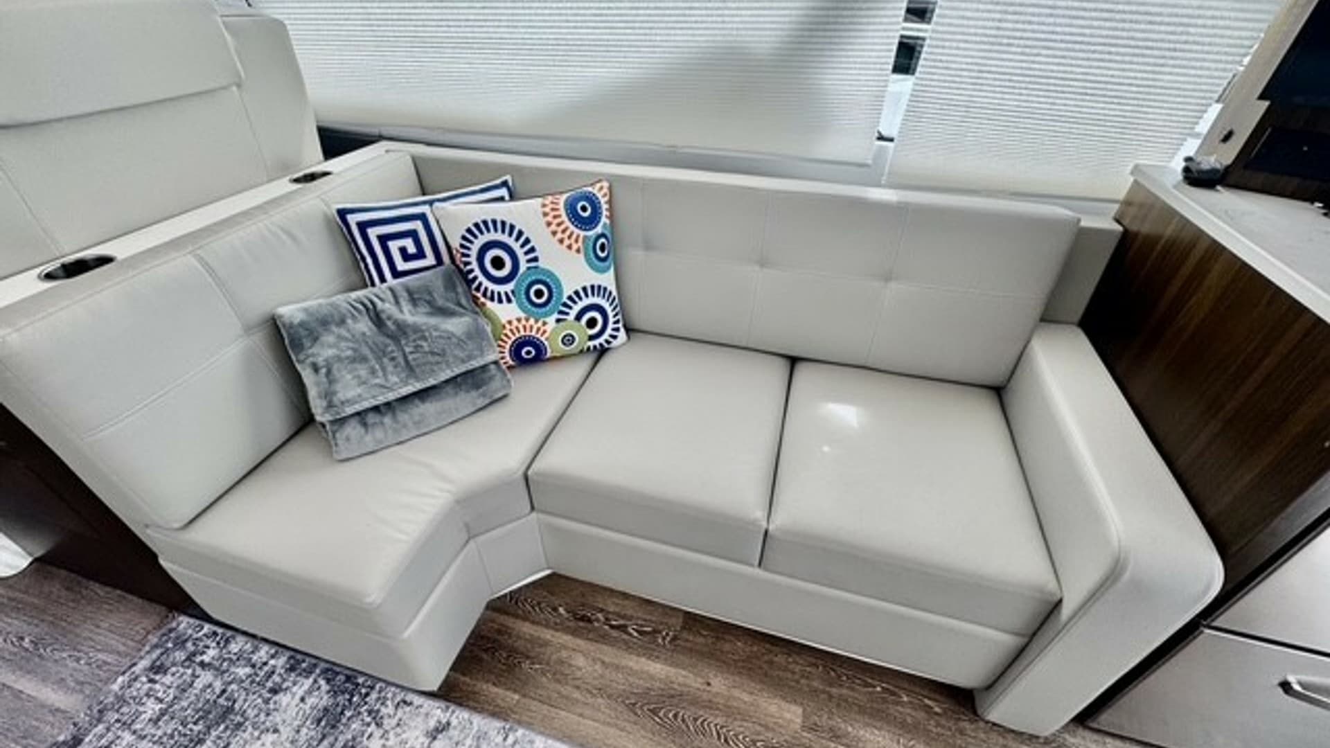 Salon Seating Area with Modern Sofa