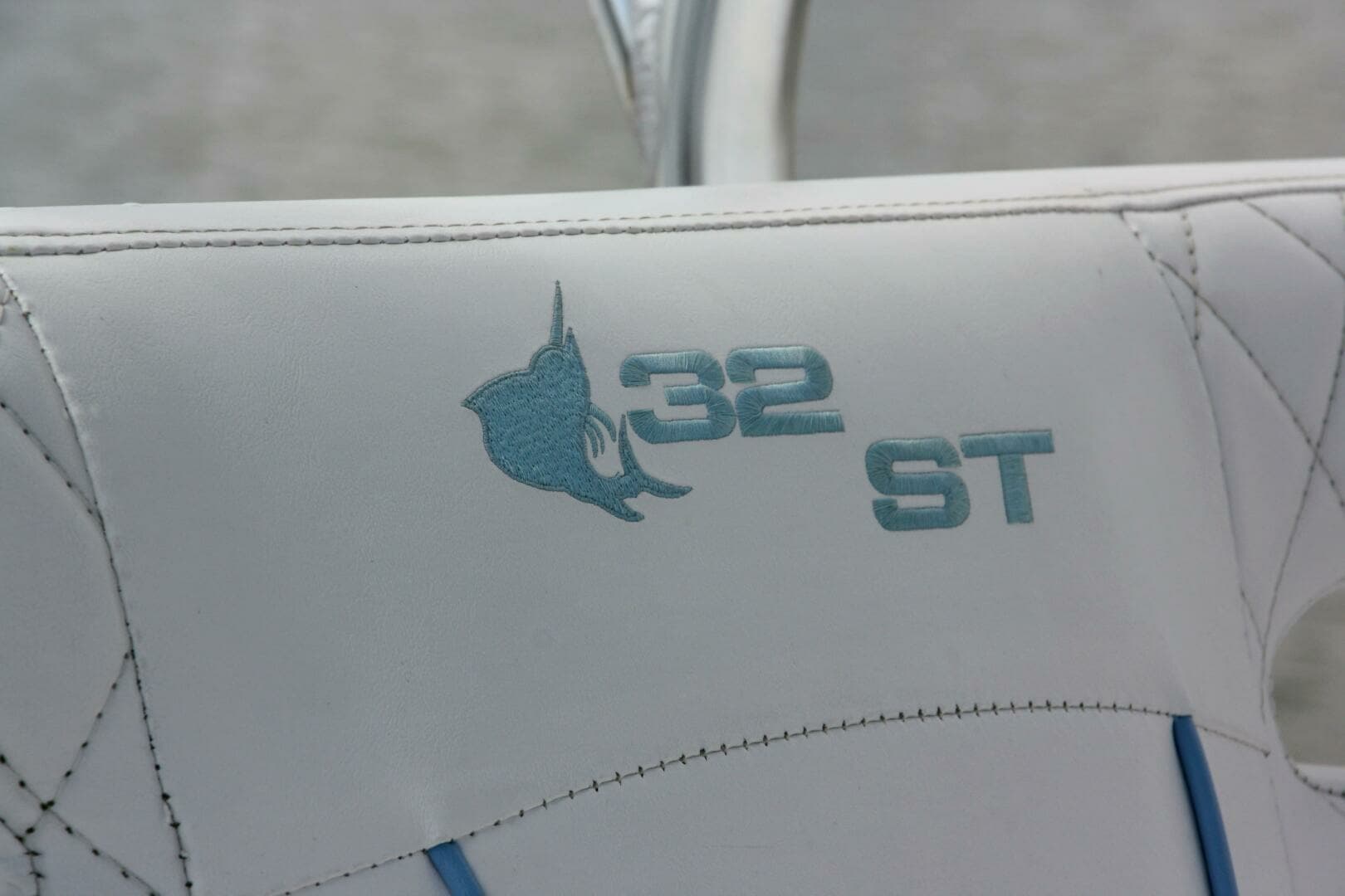 32 Contender 32ST- Seating