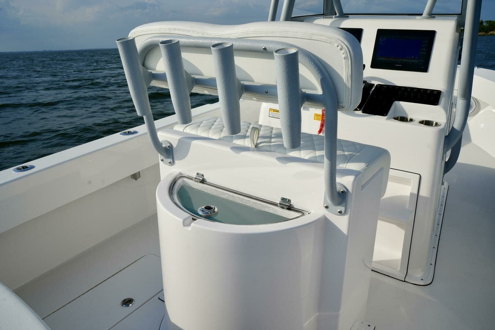 Reef Runner 23 - Leaning Post Live Well