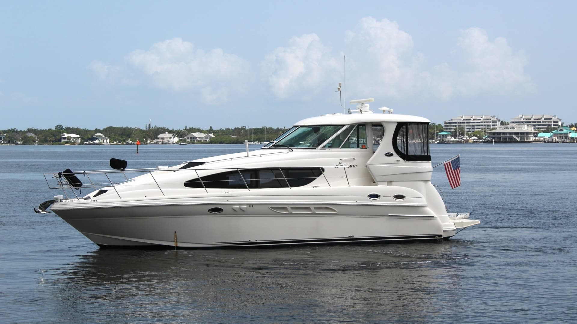 Side Profile of Sea Ray 40 Motor Yacht