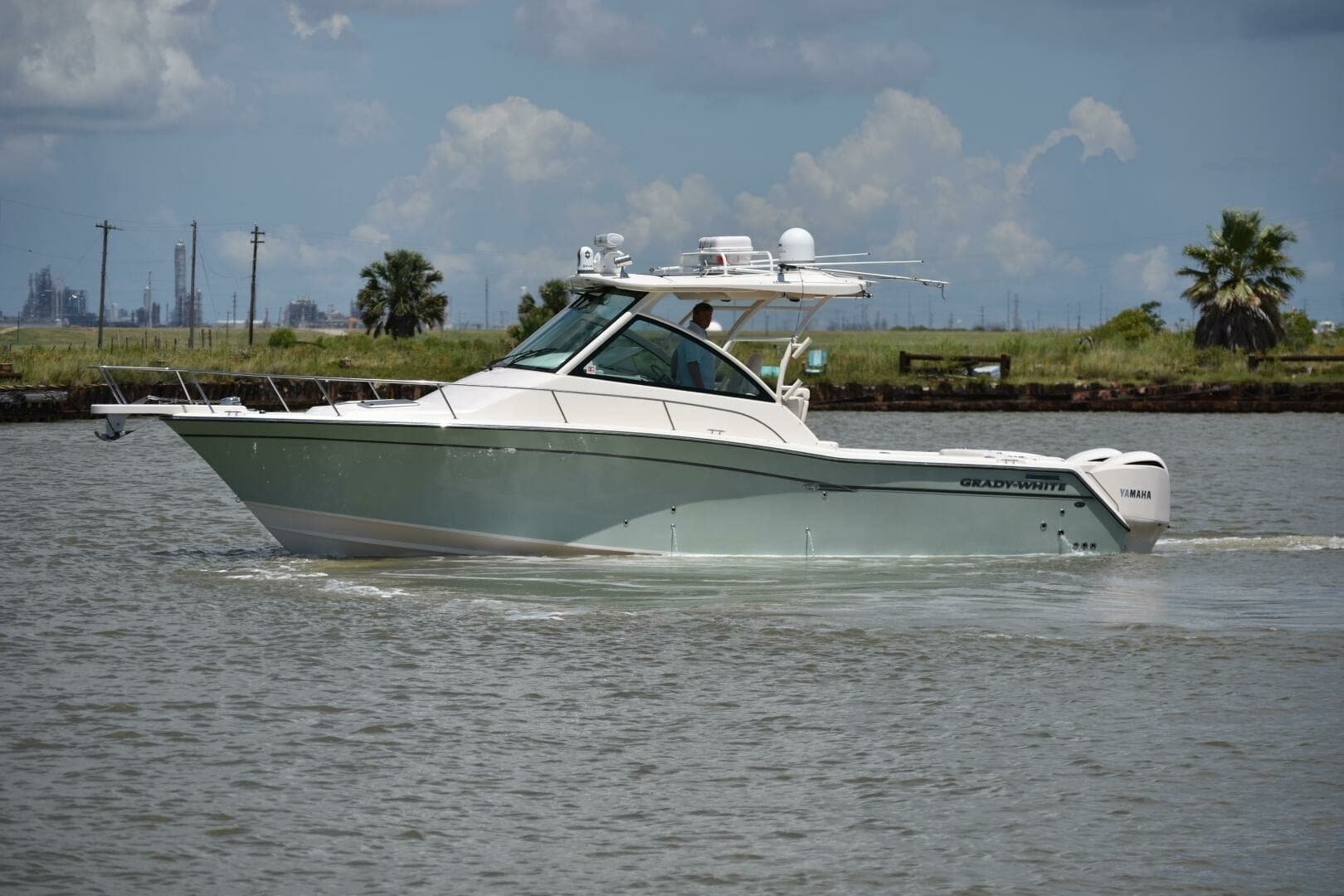 2016 Grady-White 330 Express 