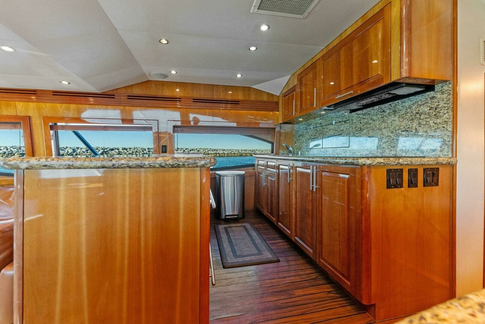 2007 Hatteras 64C - CHUPACBRA