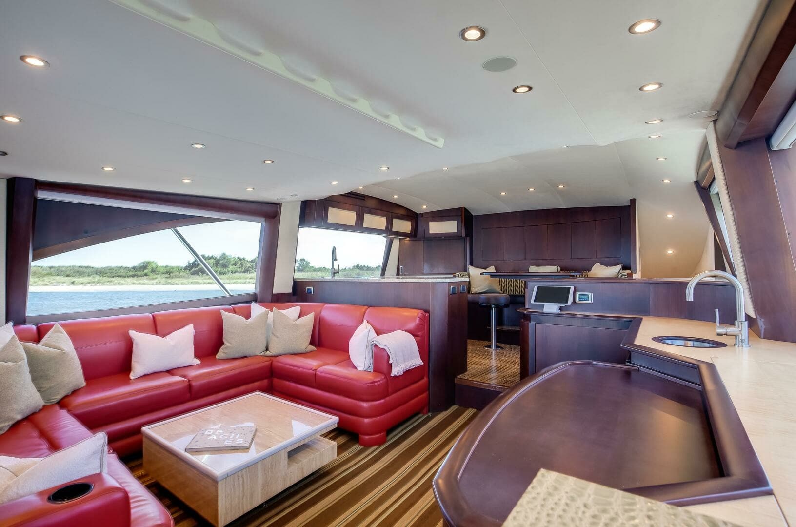 Ocean Yachts 64 - Love Boat - Salon Seating