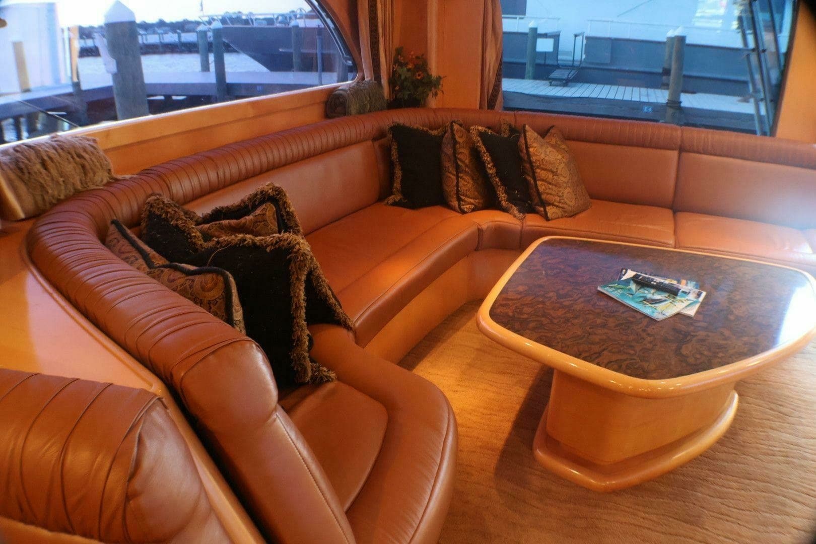 2001 Donzi 73' Sport Fish  Salon (2)