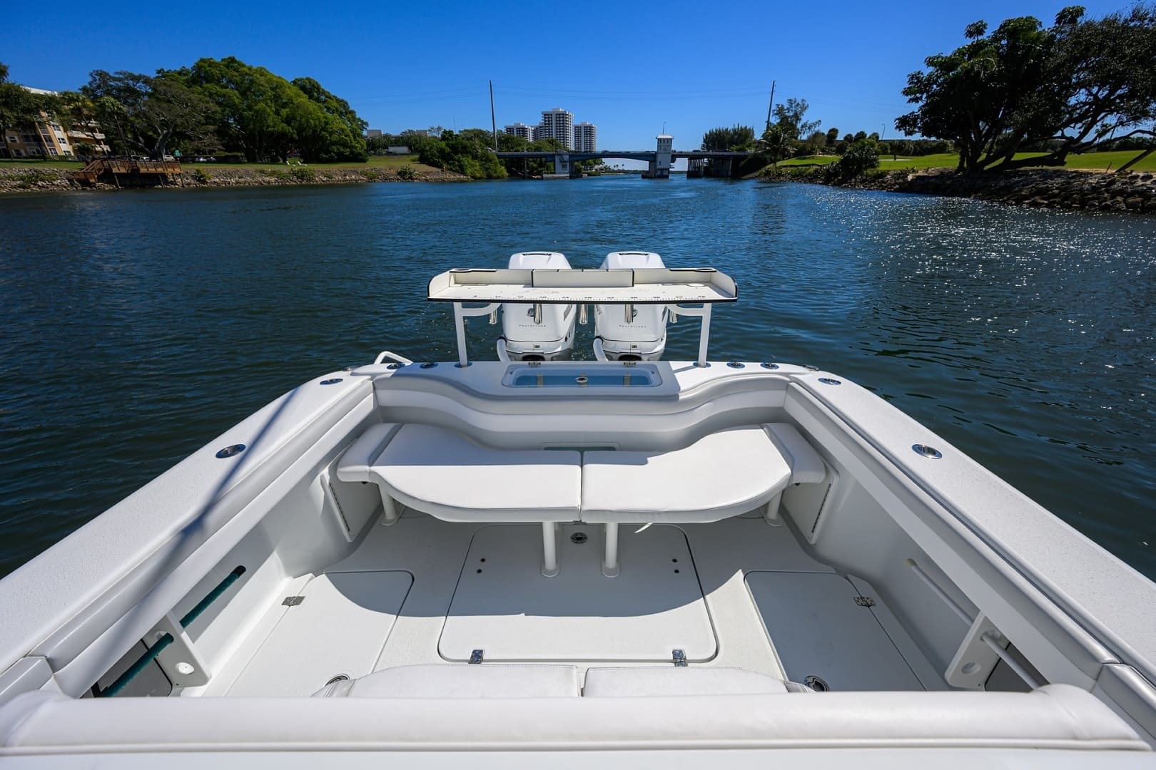 Yellowfin 34 - Cockpit