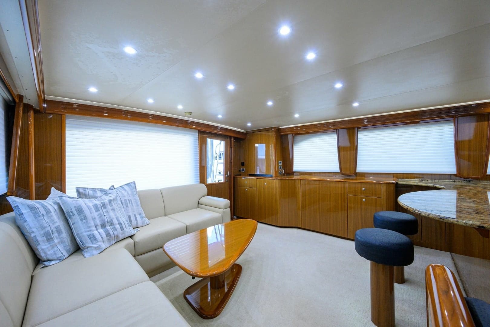 Viking 68 - BLOWFISH3 - Salon