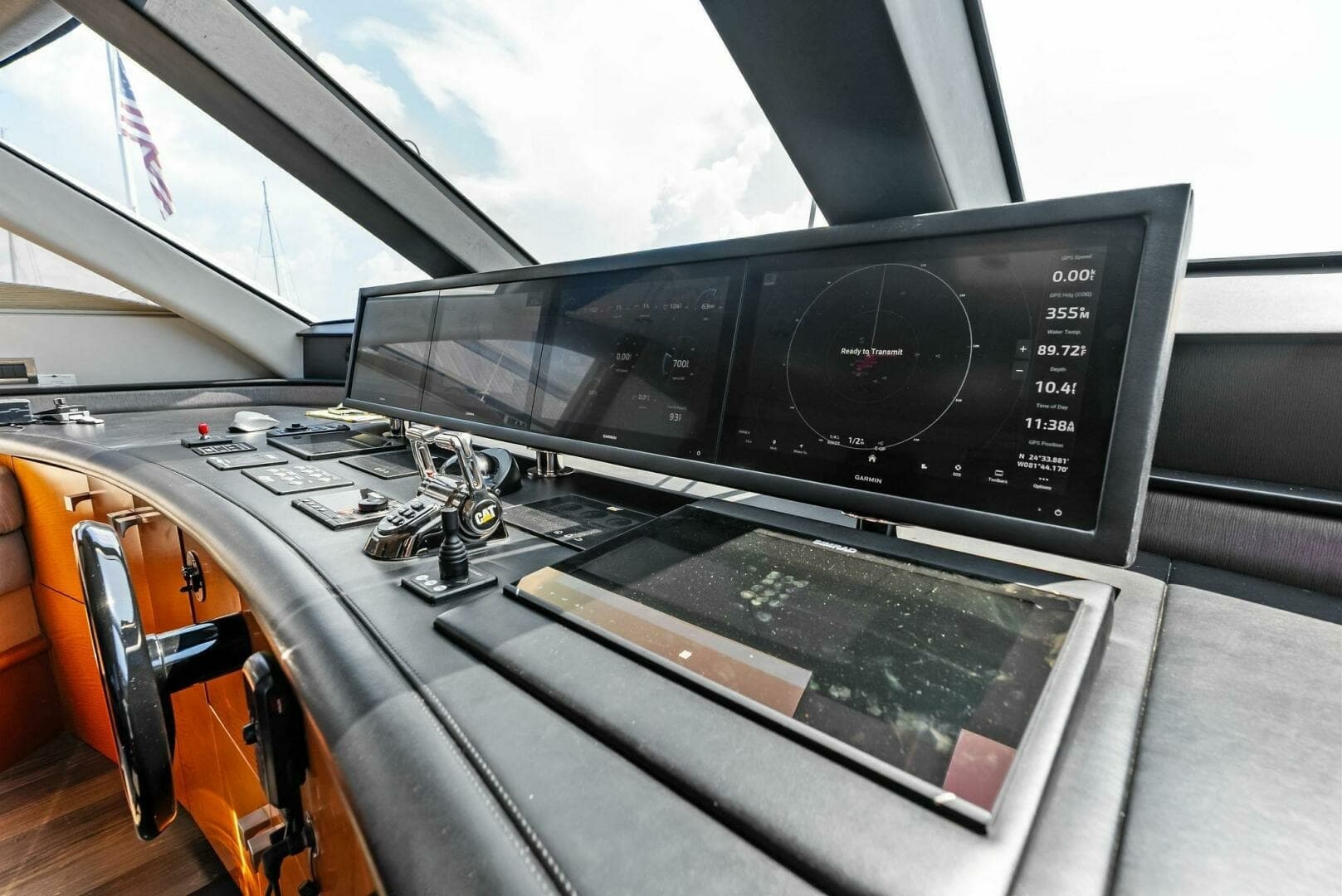 2006 Lazzara Yachts 84 Skylounge