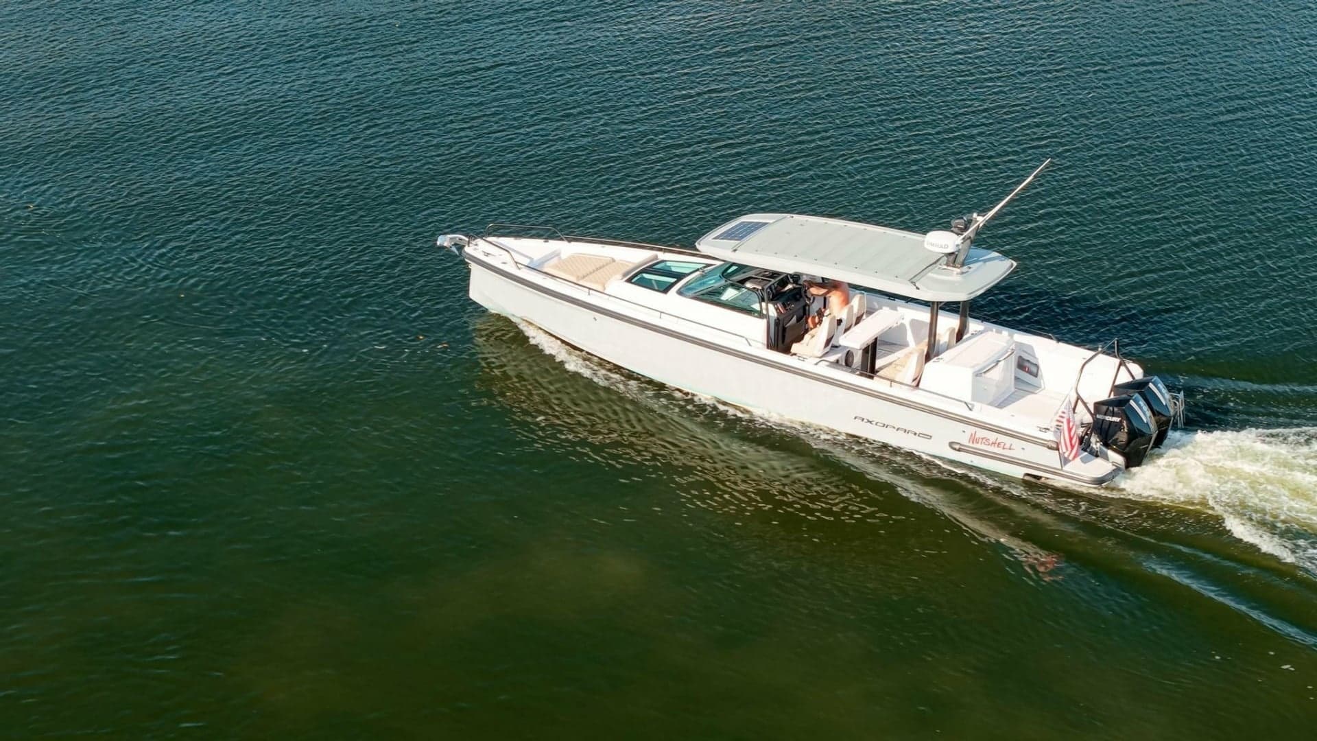 Axopar 37 - Exterior Profile