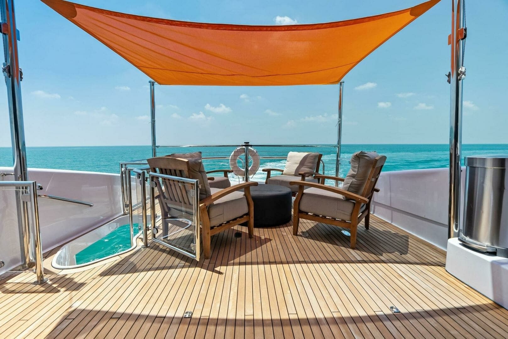 2006 Lazzara Yachts 84 Skylounge