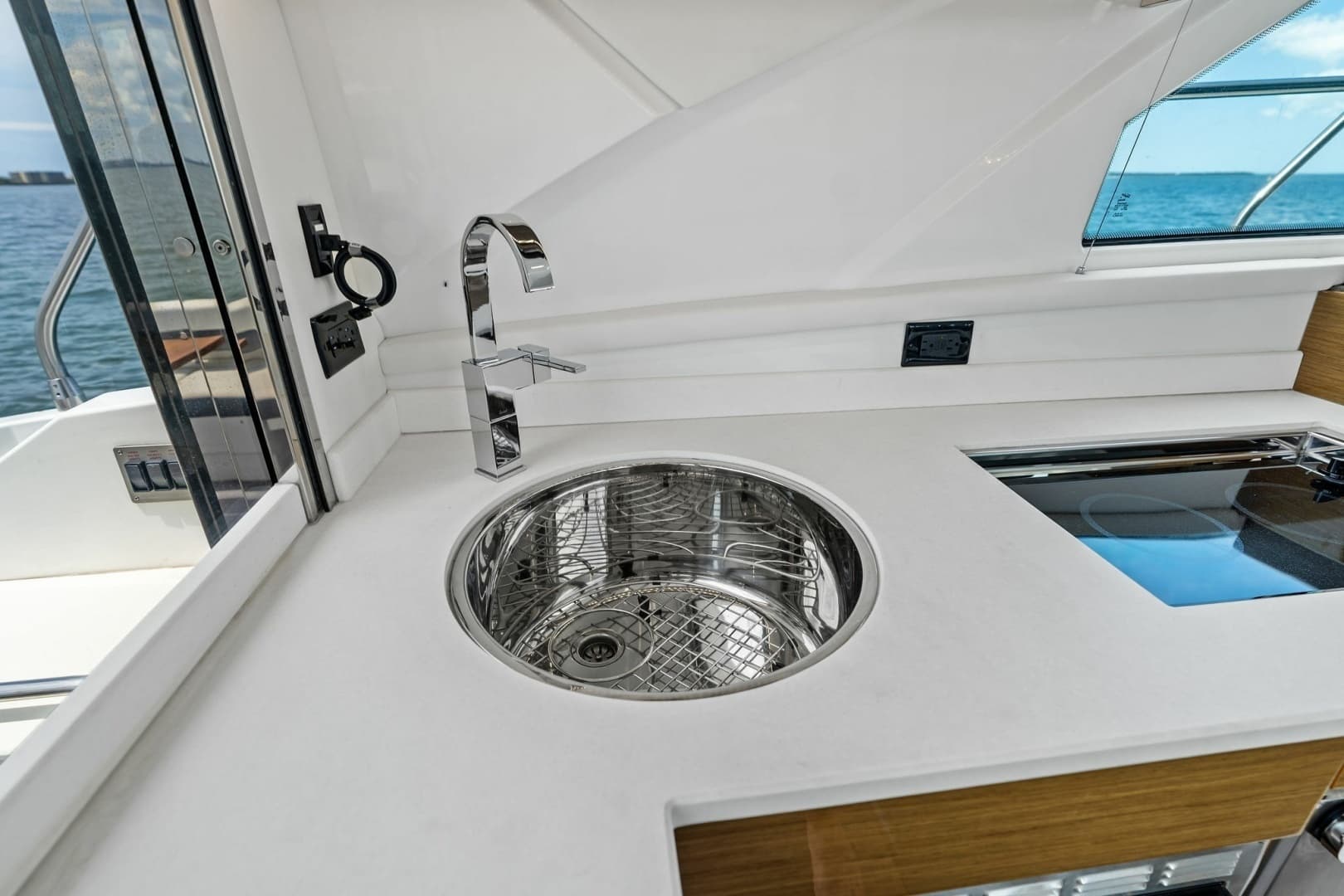 2019 Cruisers Yachts 42 Cantius 'Truly Ineffable'