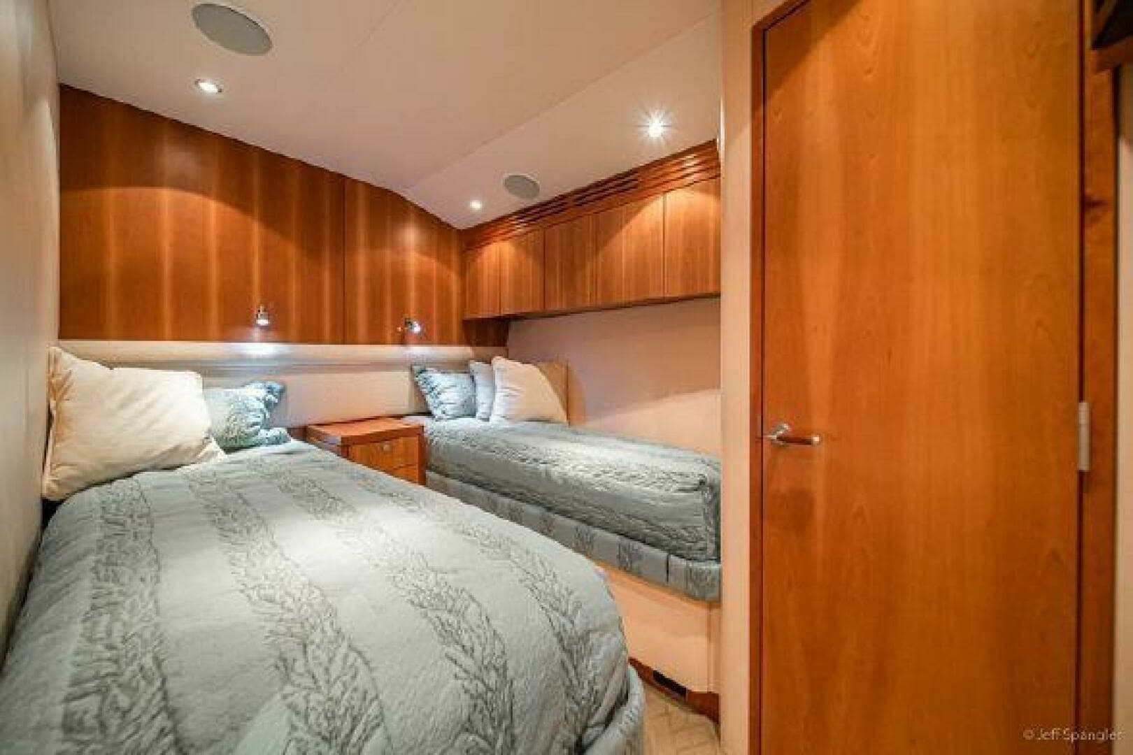 2008 77 Enclosed Bridge "Desperado" -Port State Guest Room