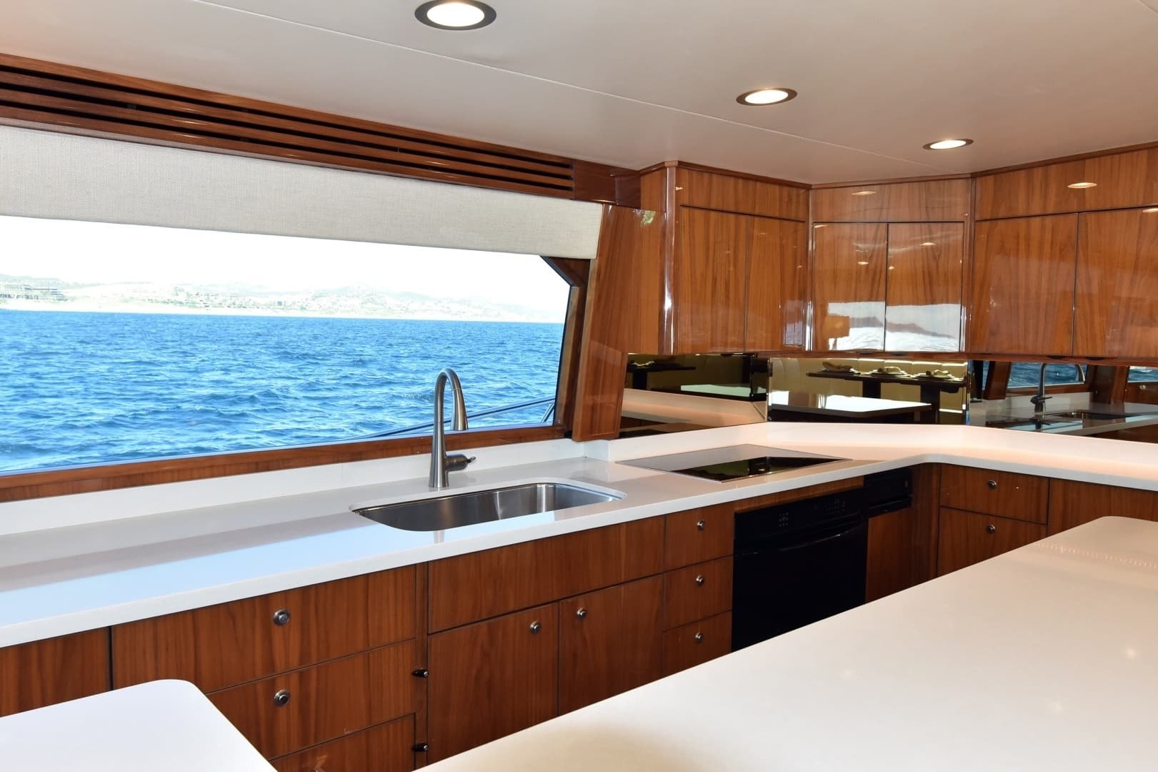 2019 Viking 80 Skybridge